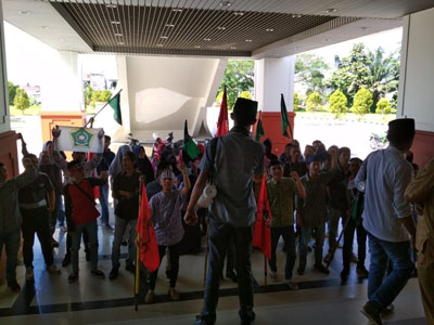 Puluhan Massa APMI Datangi Gedung DPRD Inhil, Ini Tuntutannya